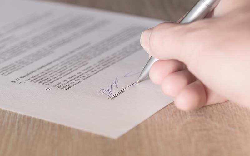 Contracts policies signature 800x500